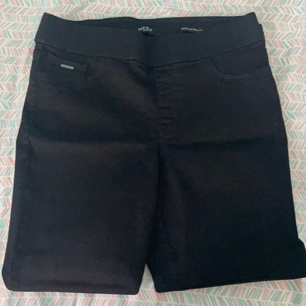 Jegging ankle cut from Nine West.